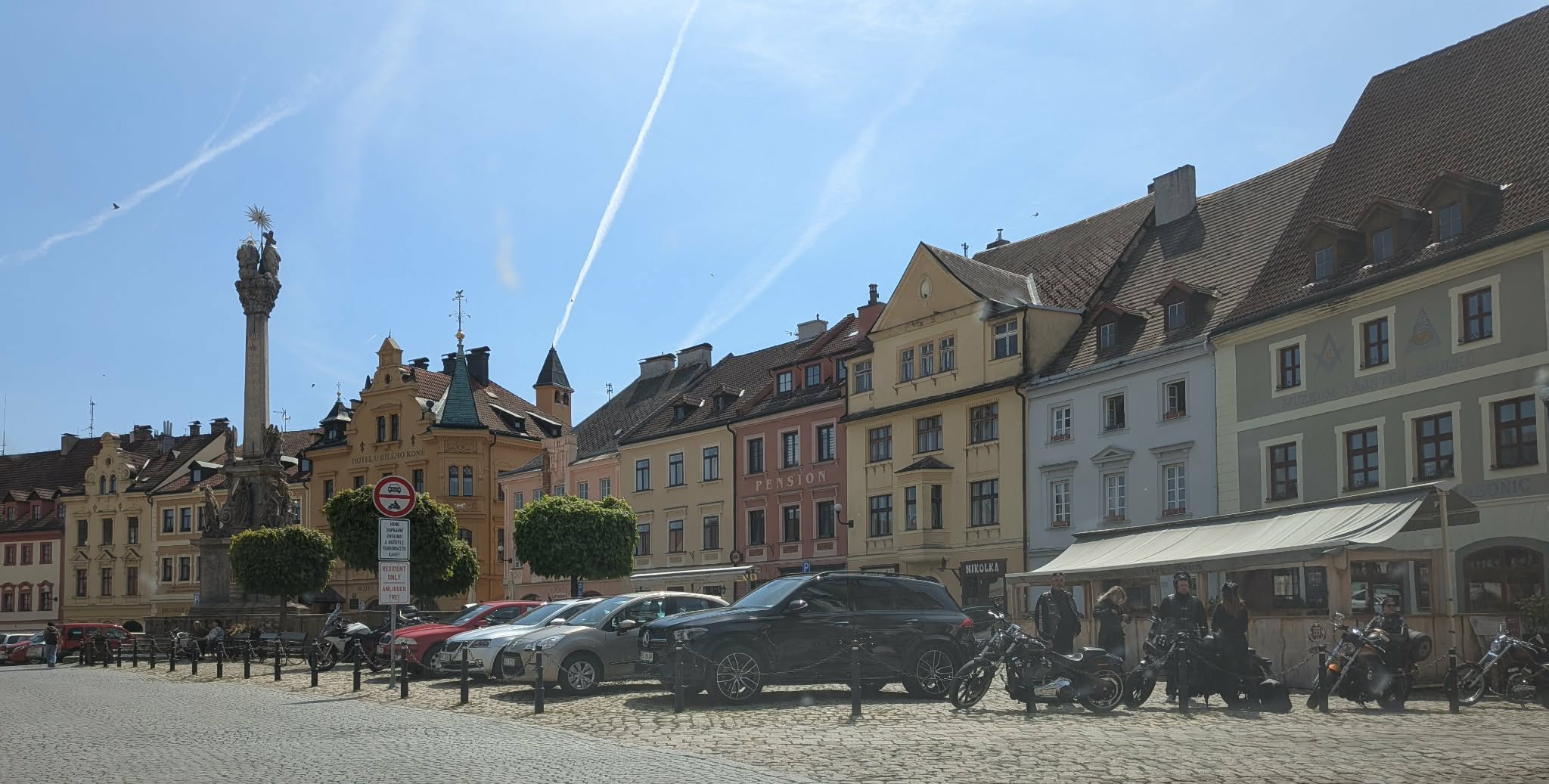 🚗 VYŘEŠÍME BLAMÁŽ S PARKOVÁNÍM NEBO PARKOVÁNÍ ZDARMA PRO LOKETSKÉ OBČANY