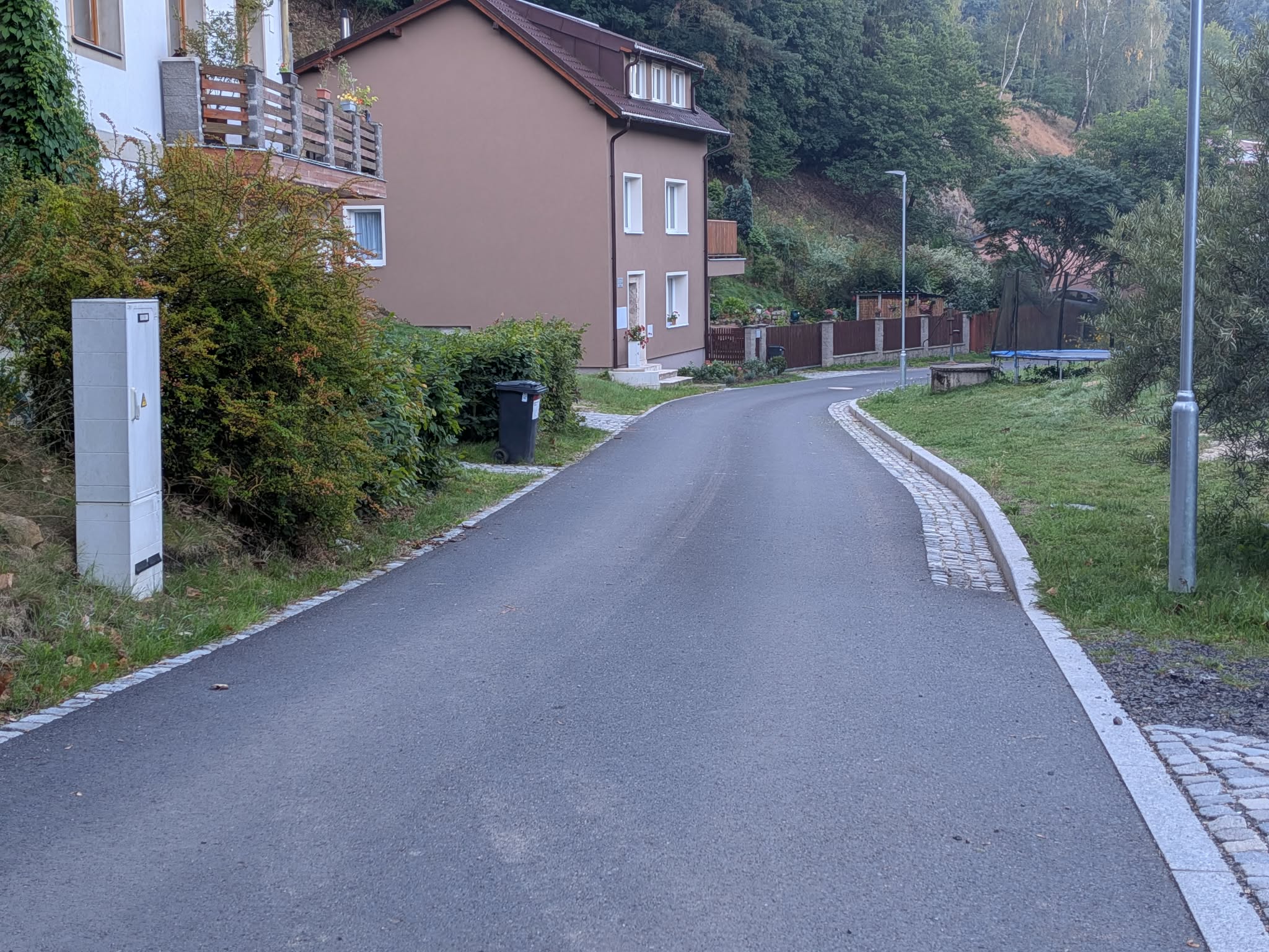 Rekonstrukce komunikace Tovární včetně přípojek a parkoviště
